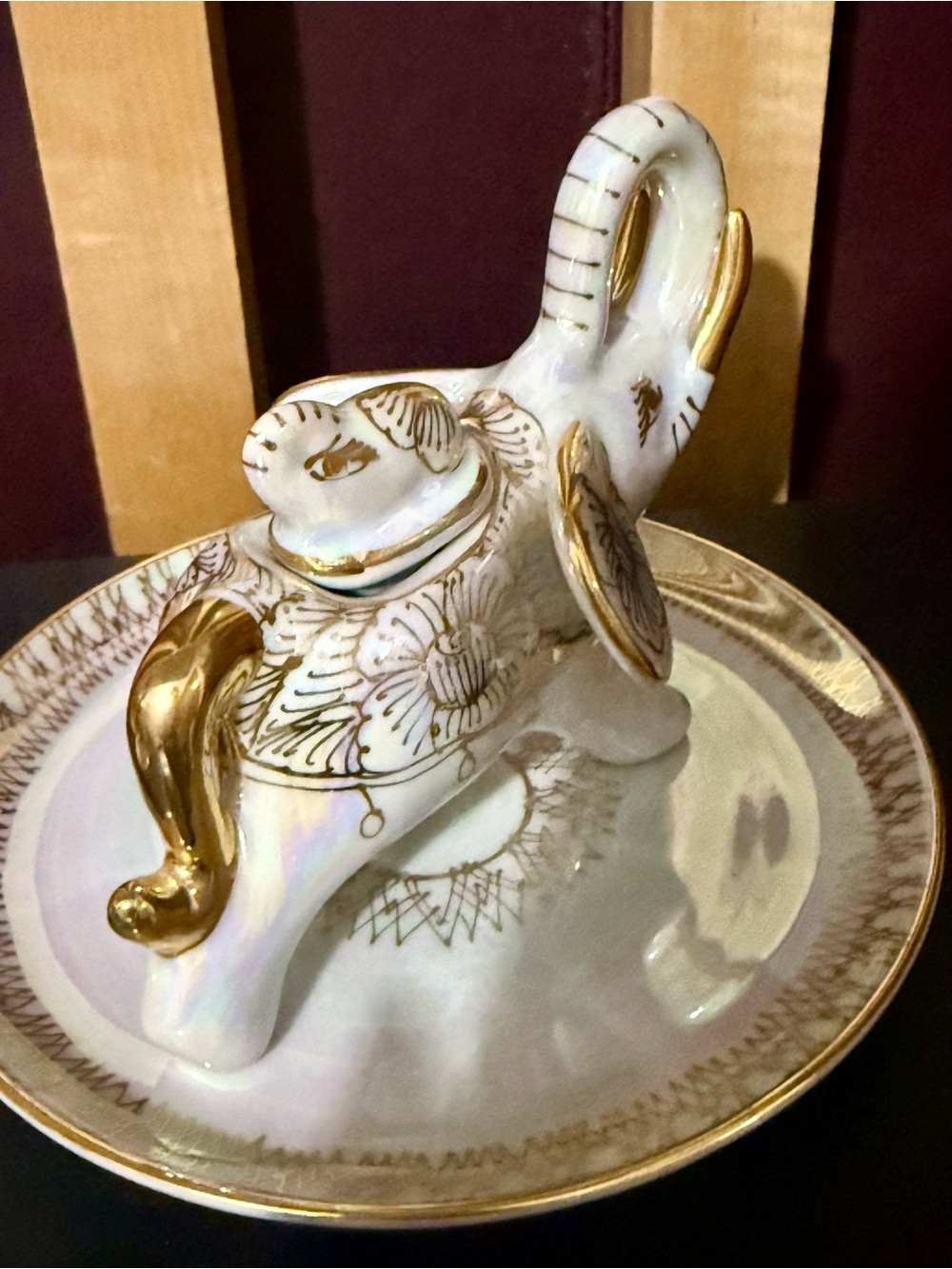 Vtg Thai Benjarong Porcelain Elephant Tea Set - Hand-Painted Gold & Pearl Glaze - Picture 10 of 11